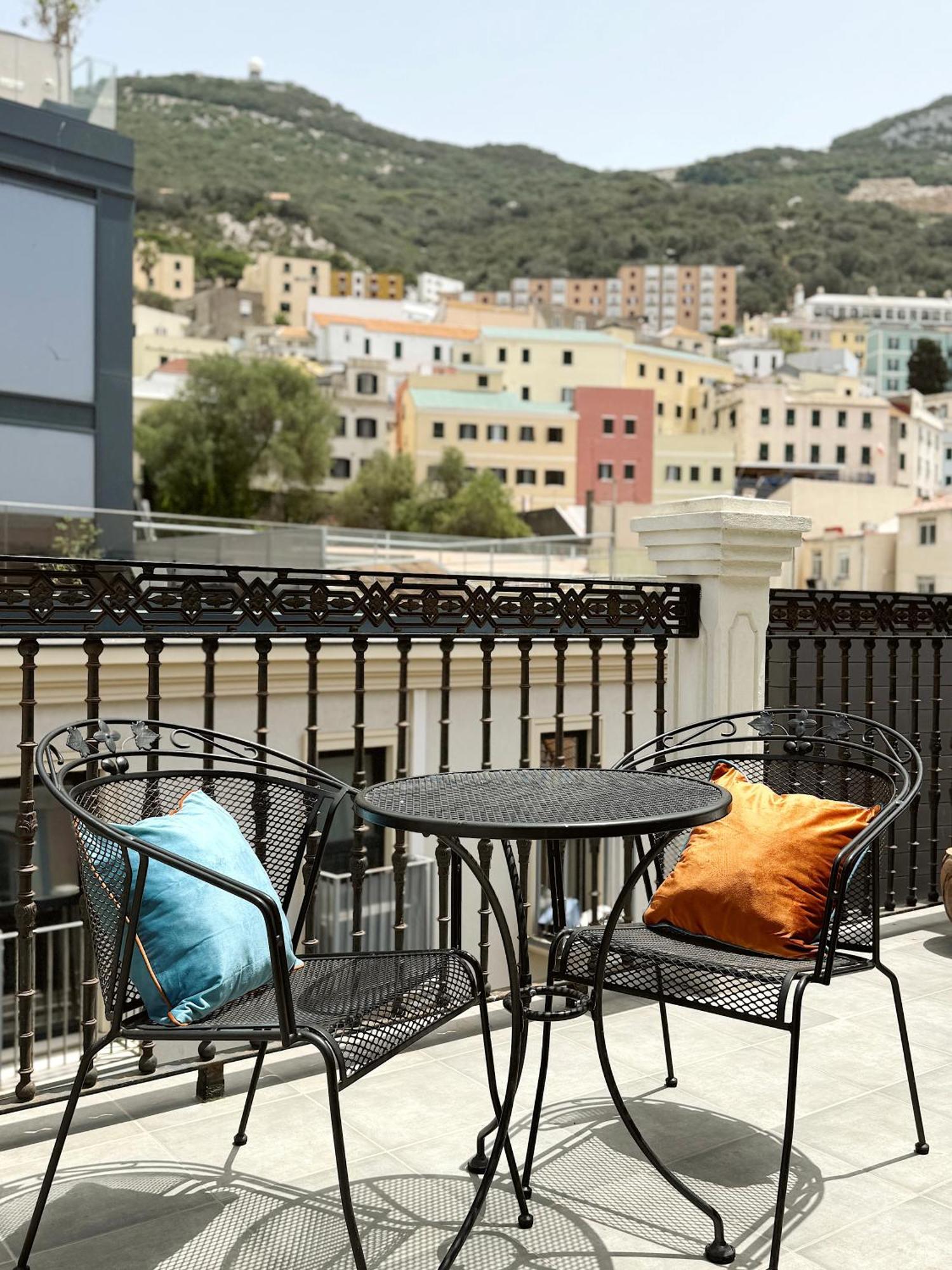 Master Penthouse Double Room Ensuite With Private Terrace - Grand Central House Gibraltar Exterior foto