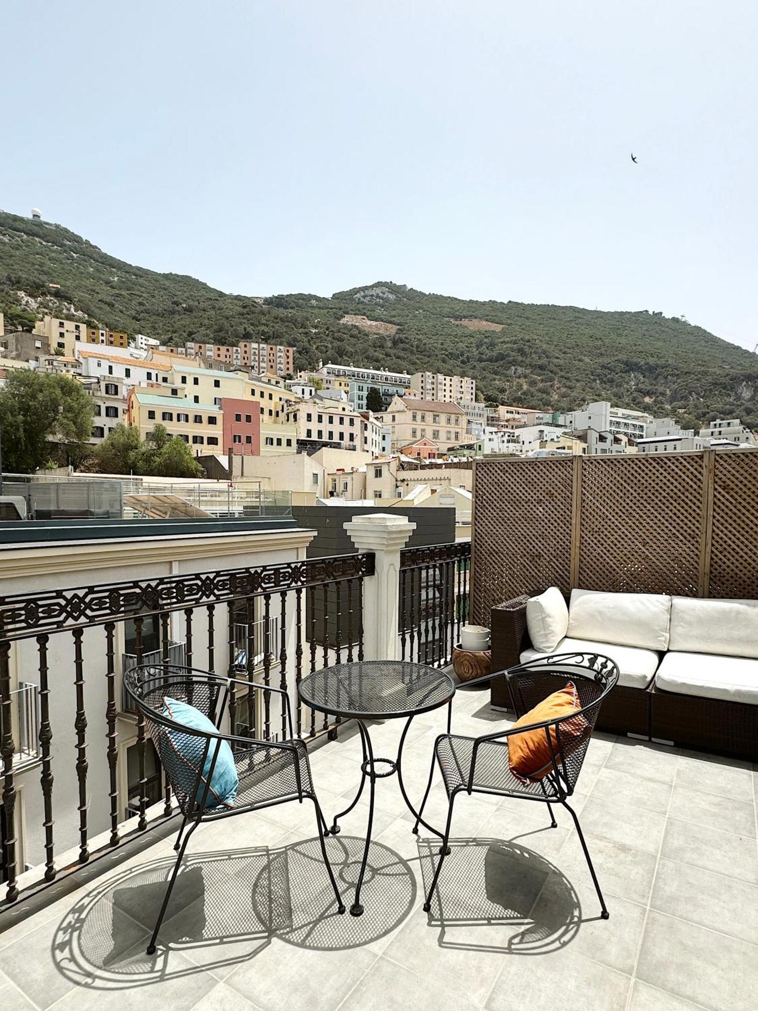 Master Penthouse Double Room Ensuite With Private Terrace - Grand Central House Gibraltar Exterior foto